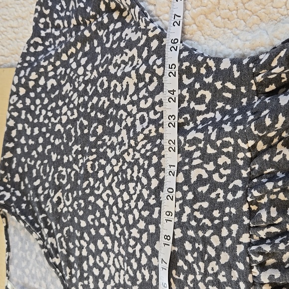 B2 New Mittoshop Charcol Ivory Animal Print  Top V-Neck Short Sleeve Stretchy - Picture 6 of 9